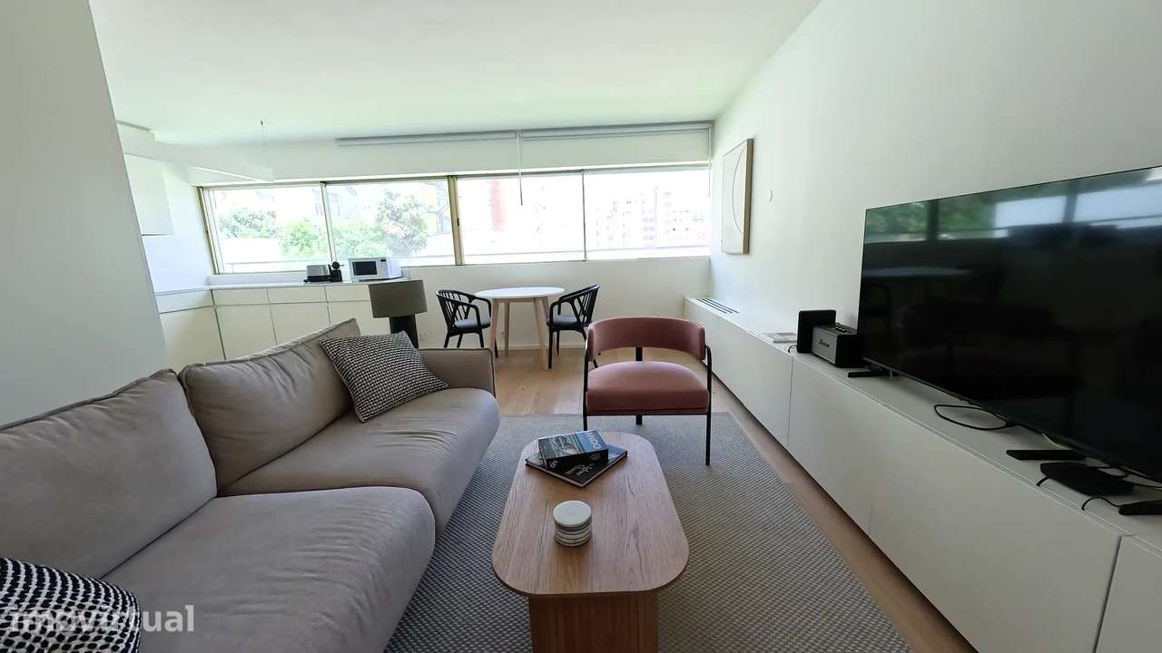 Apartamento T1 com varanda e garagem no Areeiro - Grande imagem: 4/11