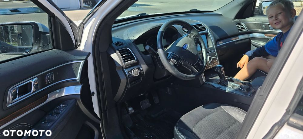 Ford Explorer - 8