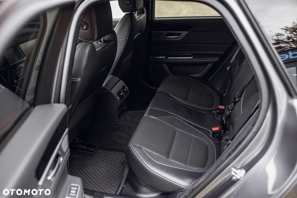 Jaguar XF 2.0 i4D R-Sport - 34