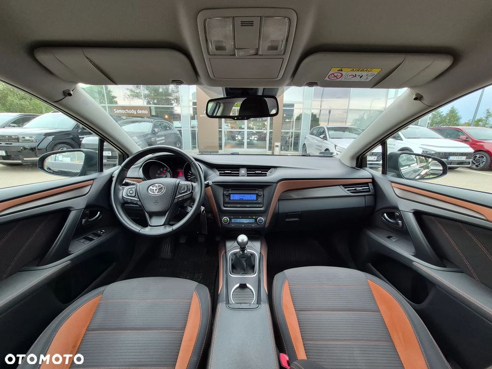 Toyota Avensis 1.8 Premium - 9