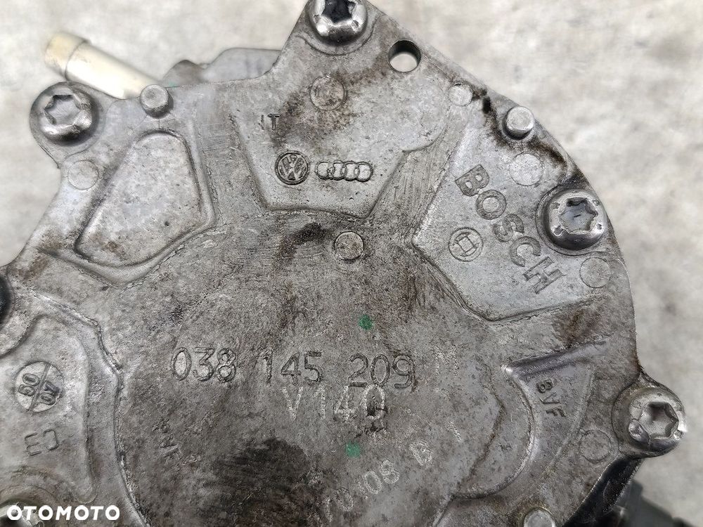 POMPA VACUM VW JETTA V 038145209M BOSCH 1.9 TDI - 3