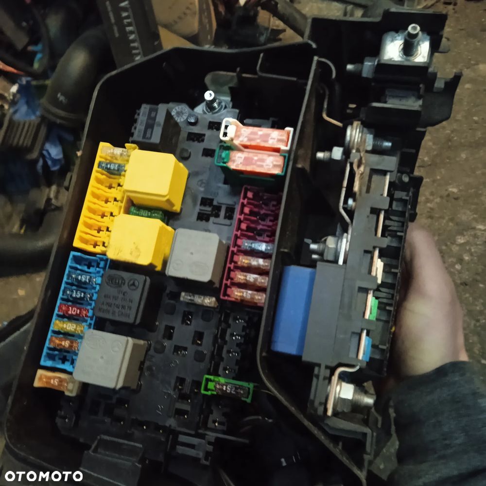 Obudowa bezpieczników A2465400182 - 4