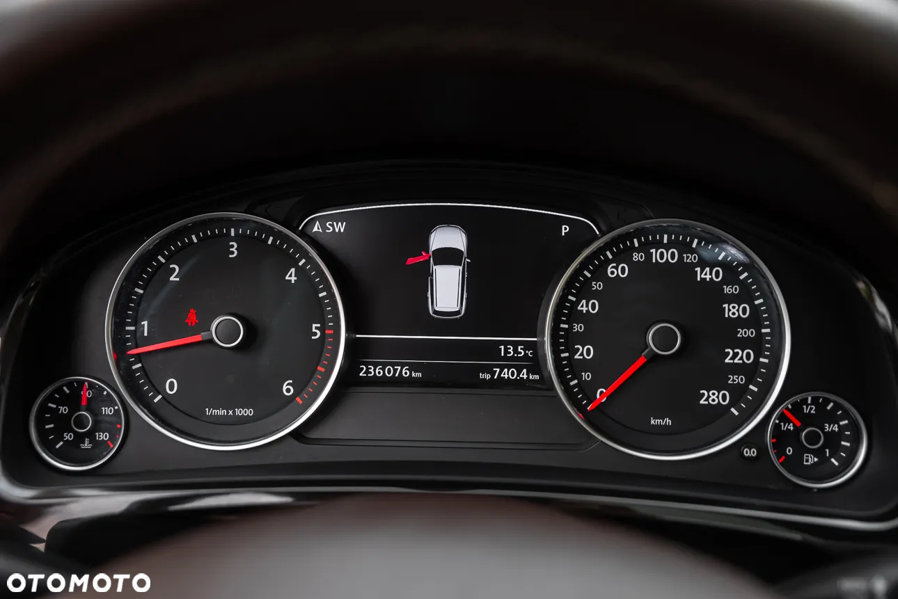 Volkswagen Touareg 3.0 V6 TDI BMT R-Style - 25