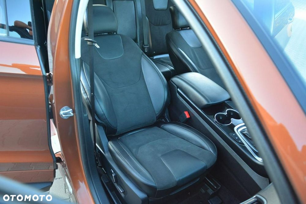Ford Edge 2.0 TDCi Bi-Turbo 4x4 ST-LINE - 17