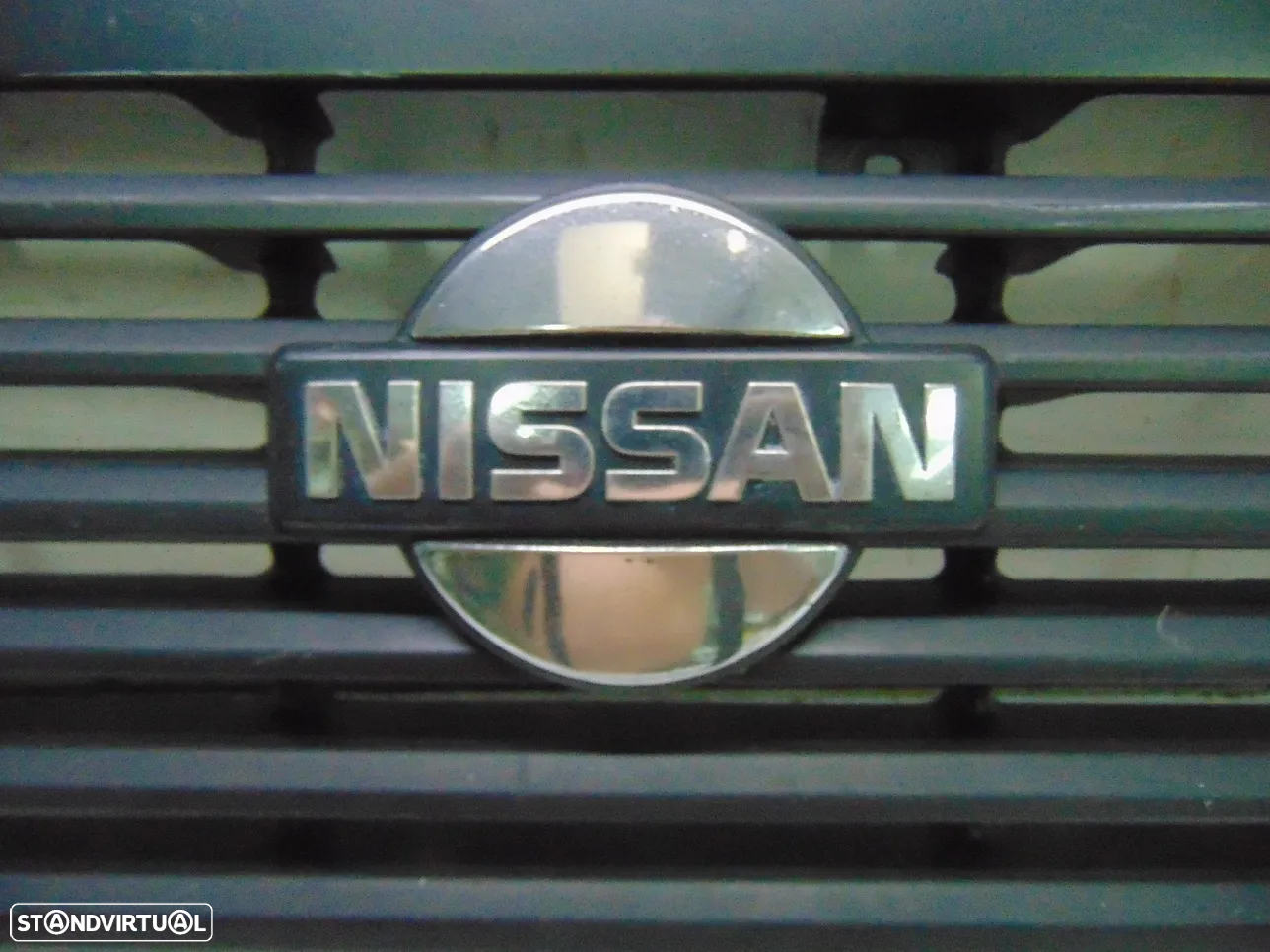 Nissan Urvan grelha frontal - 5