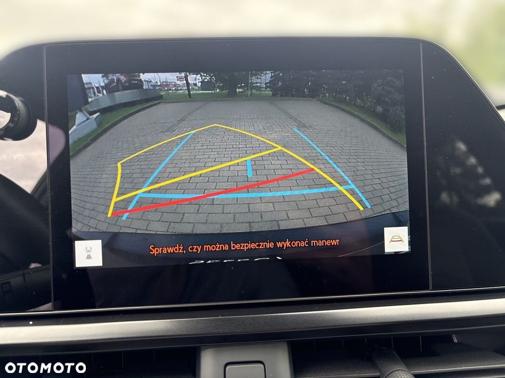 Lexus UX 300h Business - 28