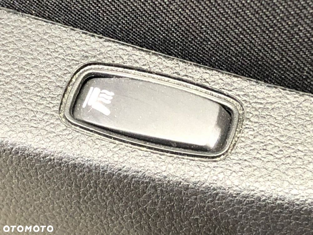 FOTEL PRAWY PRZÓD  DACIA DUSTER (HM_) 2017 - 2022 1.0 TCe 90 67 kW [91 KM] benzyna 2021 - 2022 - 6