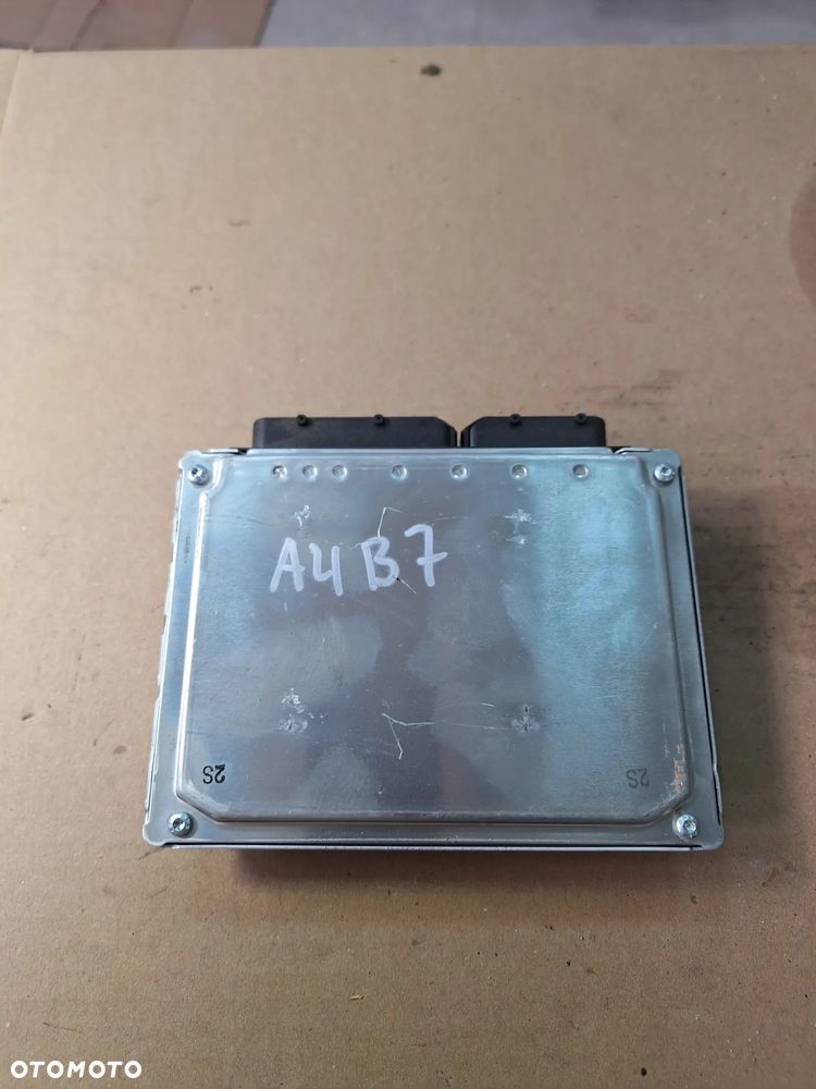 audi a4 b7 2.0 alt sterownik silnika 8E0909557R - 4