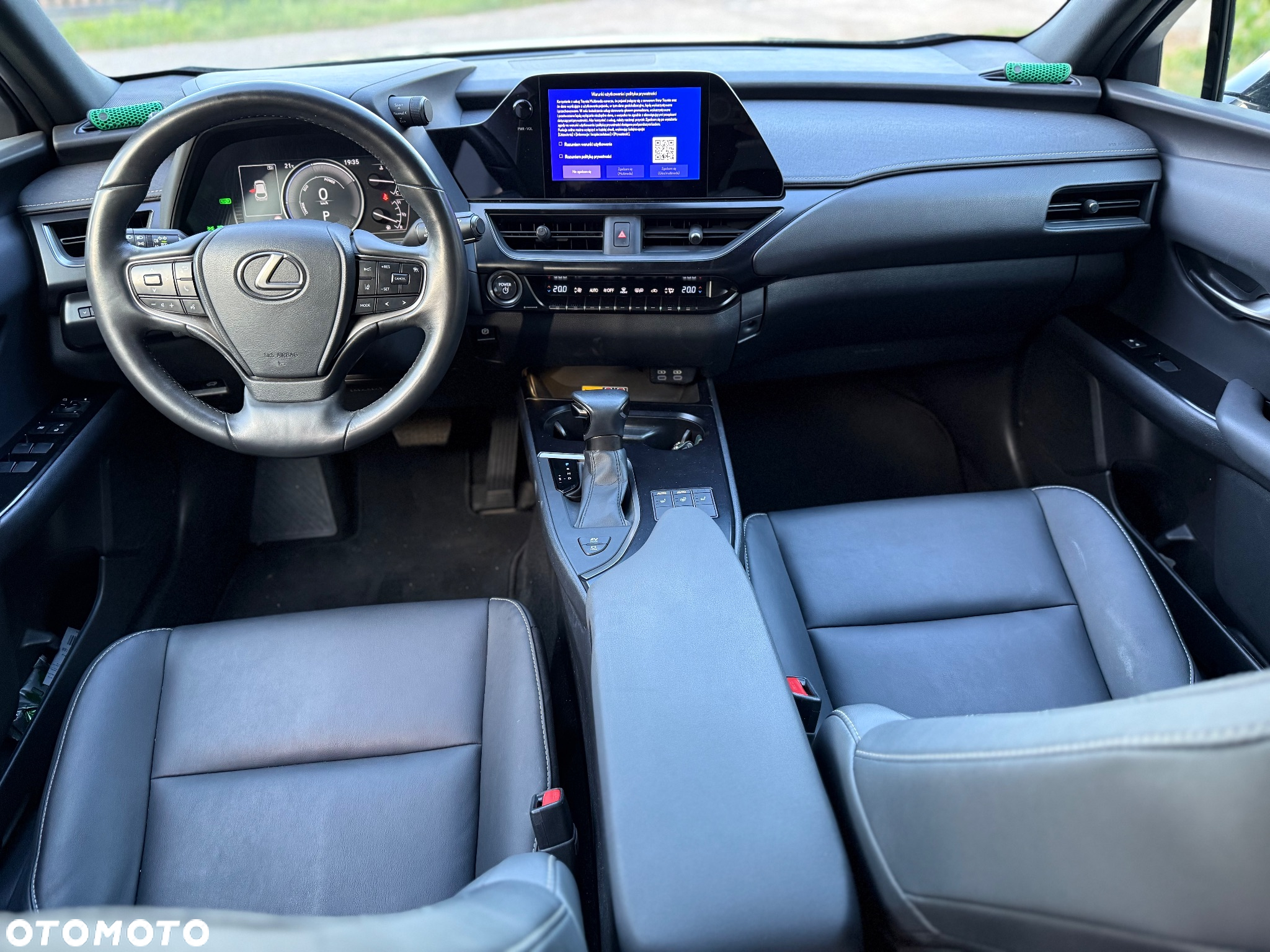 Lexus UX - 10