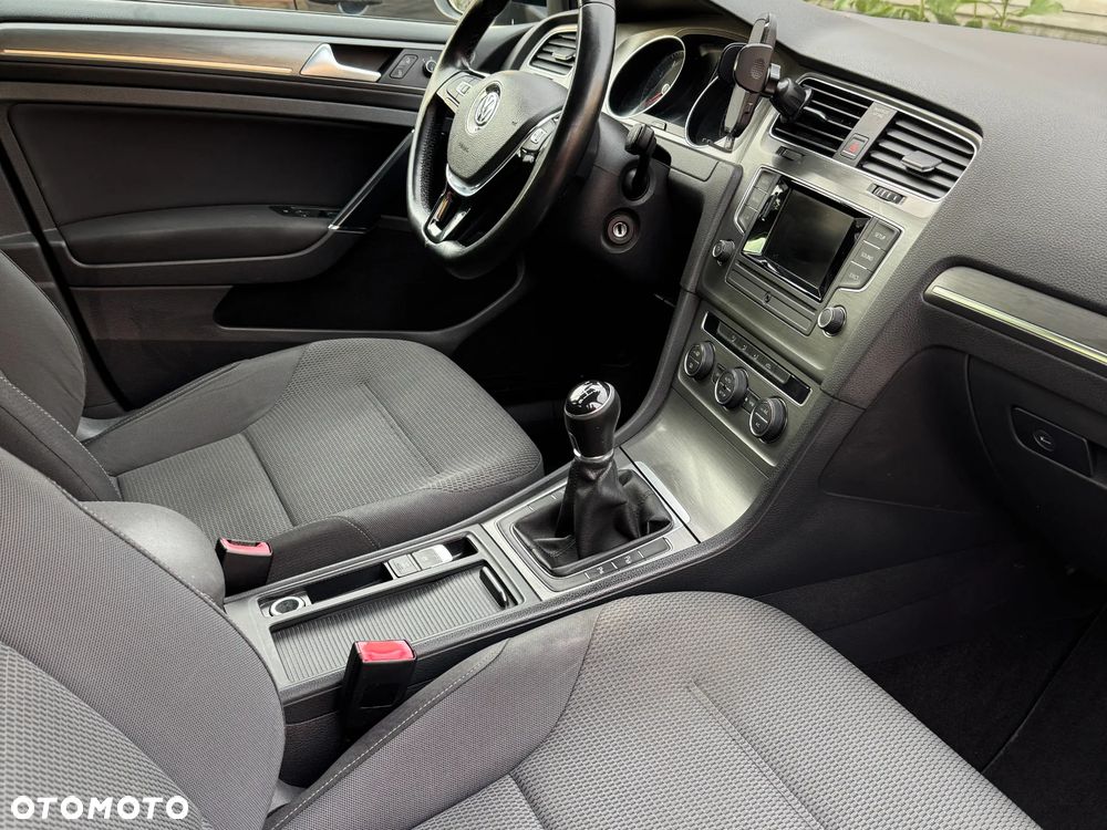Volkswagen Golf - 32