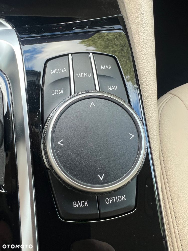 BMW Seria 5 530e xDrive - 36