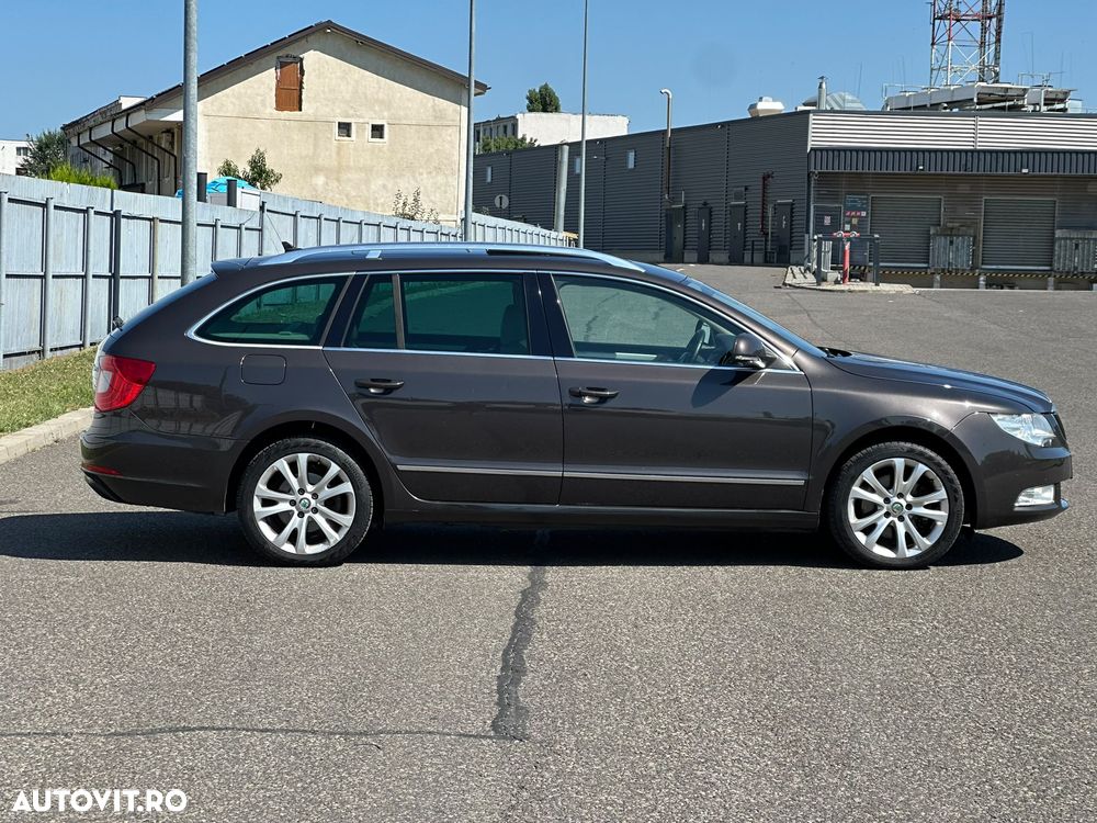 Skoda Superb 2.0 TDI Elegance DSG - 10