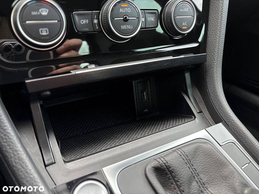 Volkswagen Golf - 18