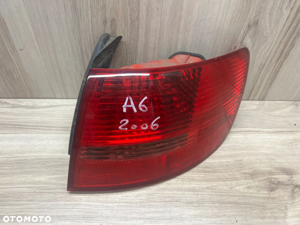 LAMPA TYLNA PRAWA AUDI A6 C6 KOMBI - 2