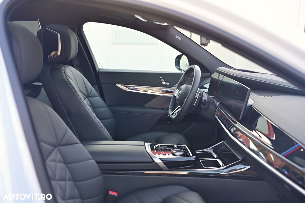 BMW Seria 7 740d xDrive MHEV - 11