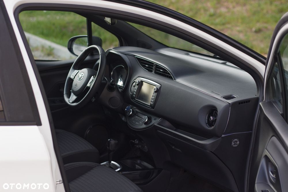 Toyota Yaris Hybrid 100 Selection Pure - 7