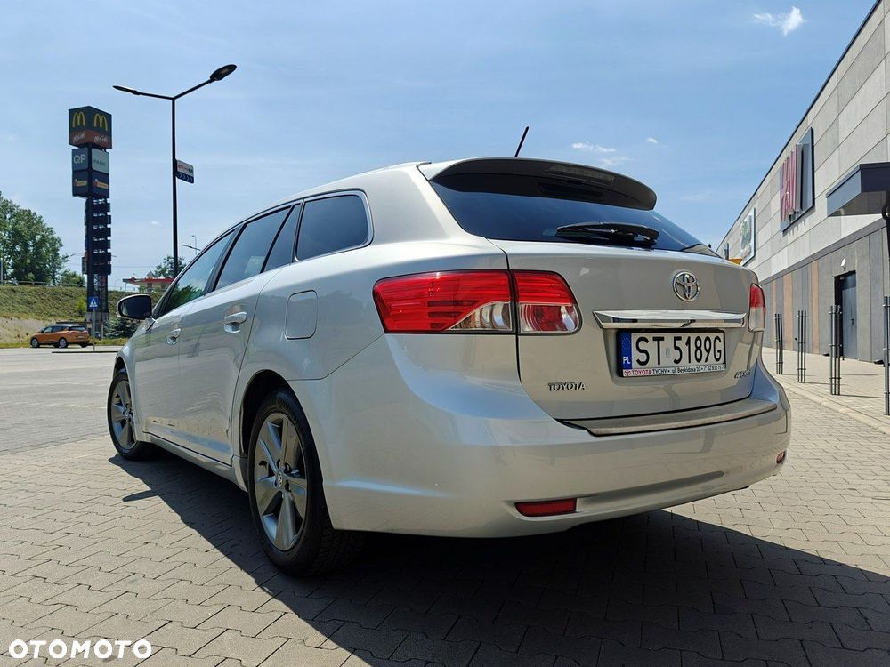 Toyota Avensis 2.0 D-4D Premium - 13