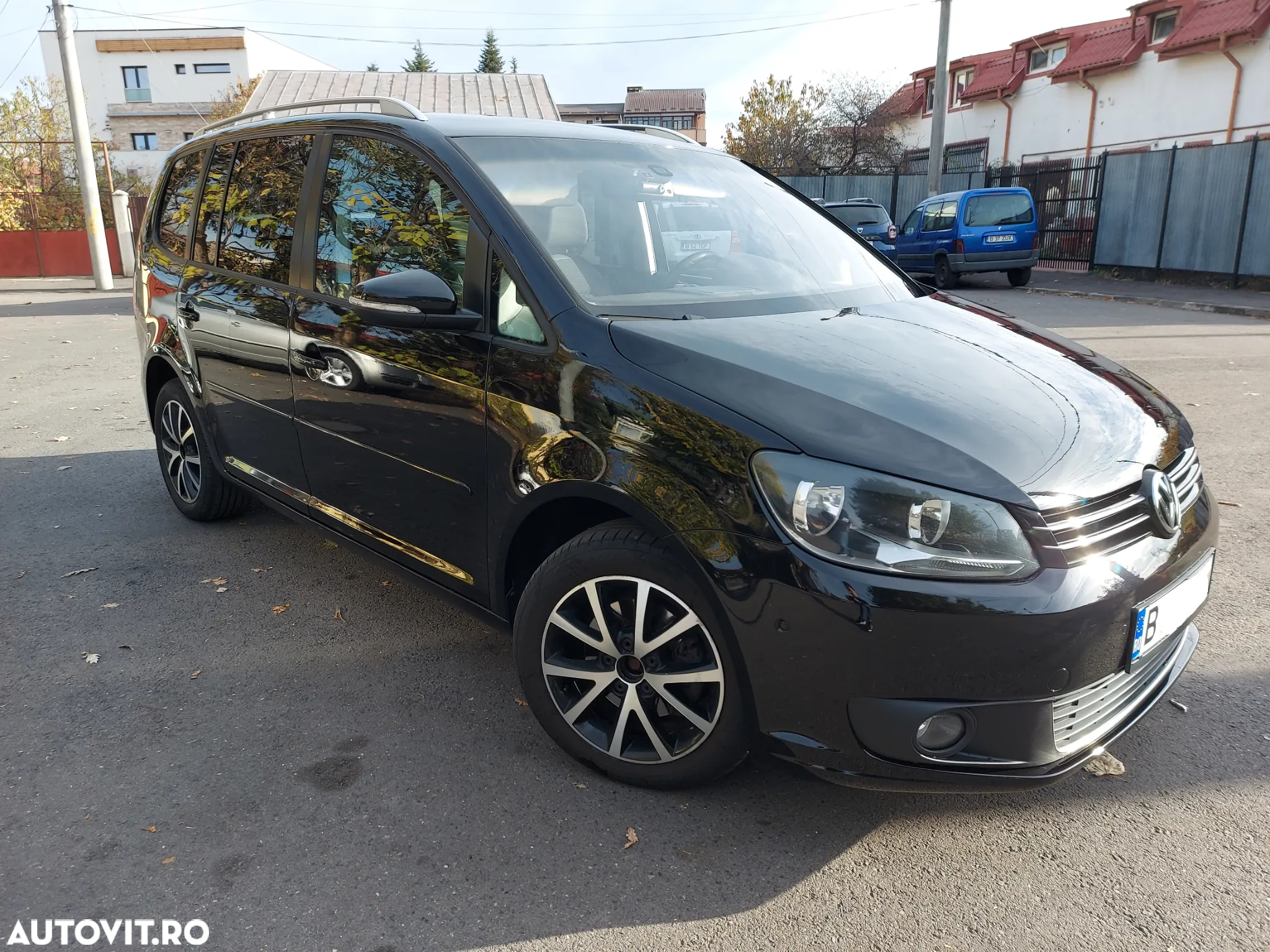 Volkswagen Touran 1.6 TDI DSG Comfortline - 3