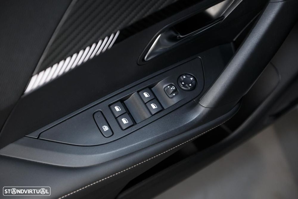 Peugeot 2008 1.2 PureTech Allure EAT8 - 13