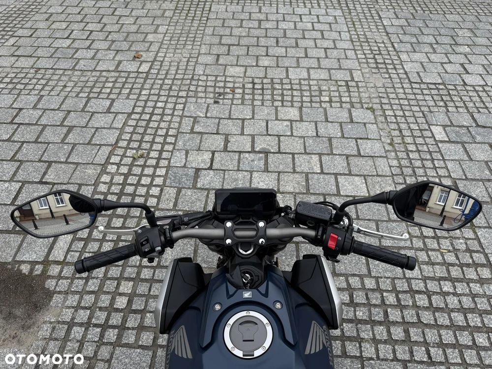 Honda CB - 12