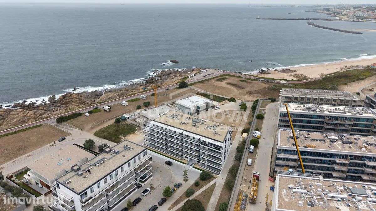 Apartamento T2 Novo c/ Lugar de Garagem e Arrumo em Canidelo - Grande imagem: 4/32