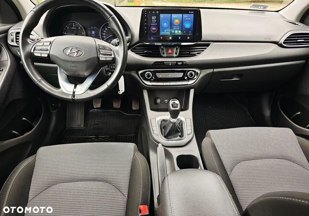 Hyundai i30 1.6 D Classic + - 9