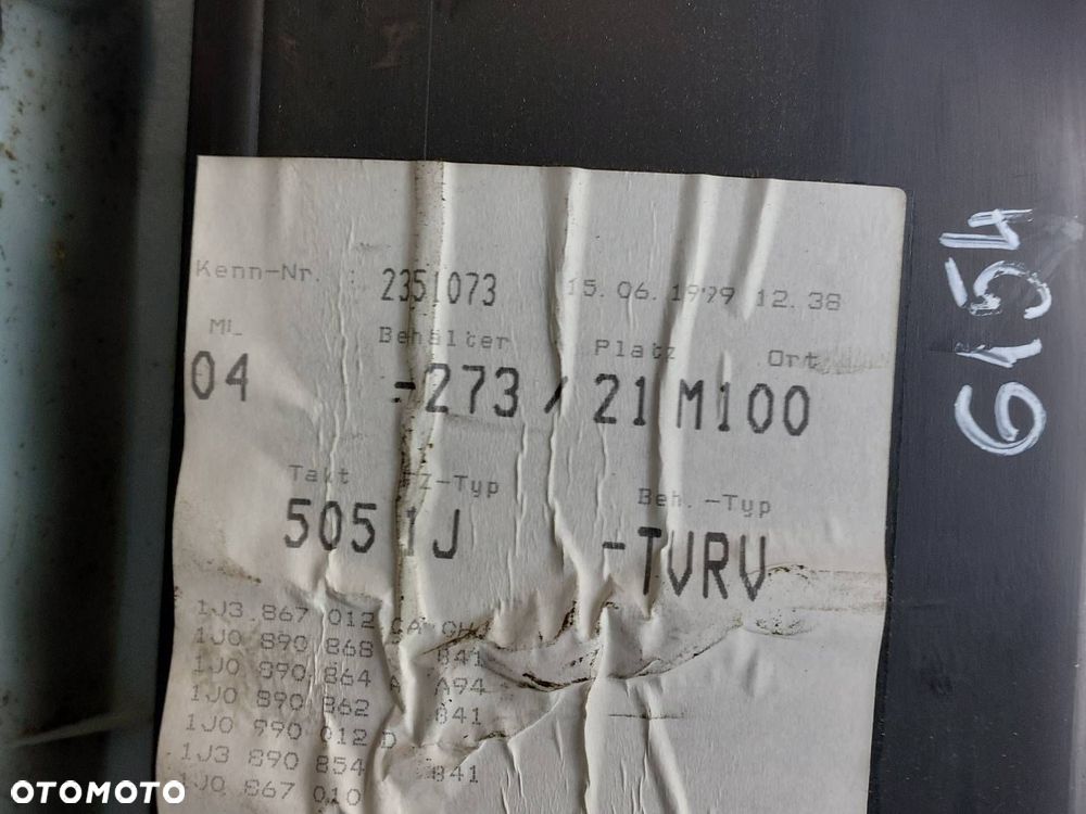 BOCZEK DRZWI PRAWY PRZÓD VOLKSWAGEN GOLF IV 3D - 4