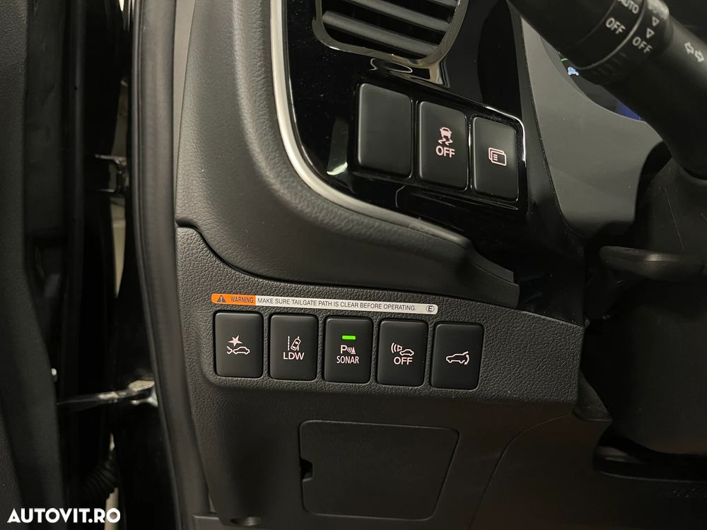 Mitsubishi Outlander 2.4 4WD Plug-In Hybrid Diamant - 25