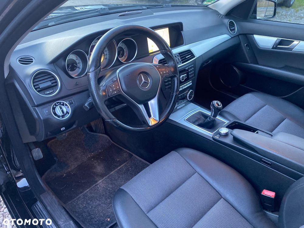 Mercedes-Benz Klasa C 180 CGI BlueEFFICIENCY Avantgarde - 19