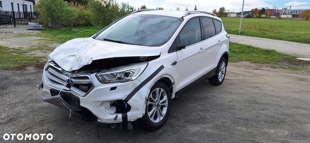 Ford Kuga 1.5 EcoBoost 2x4 Titanium - 6