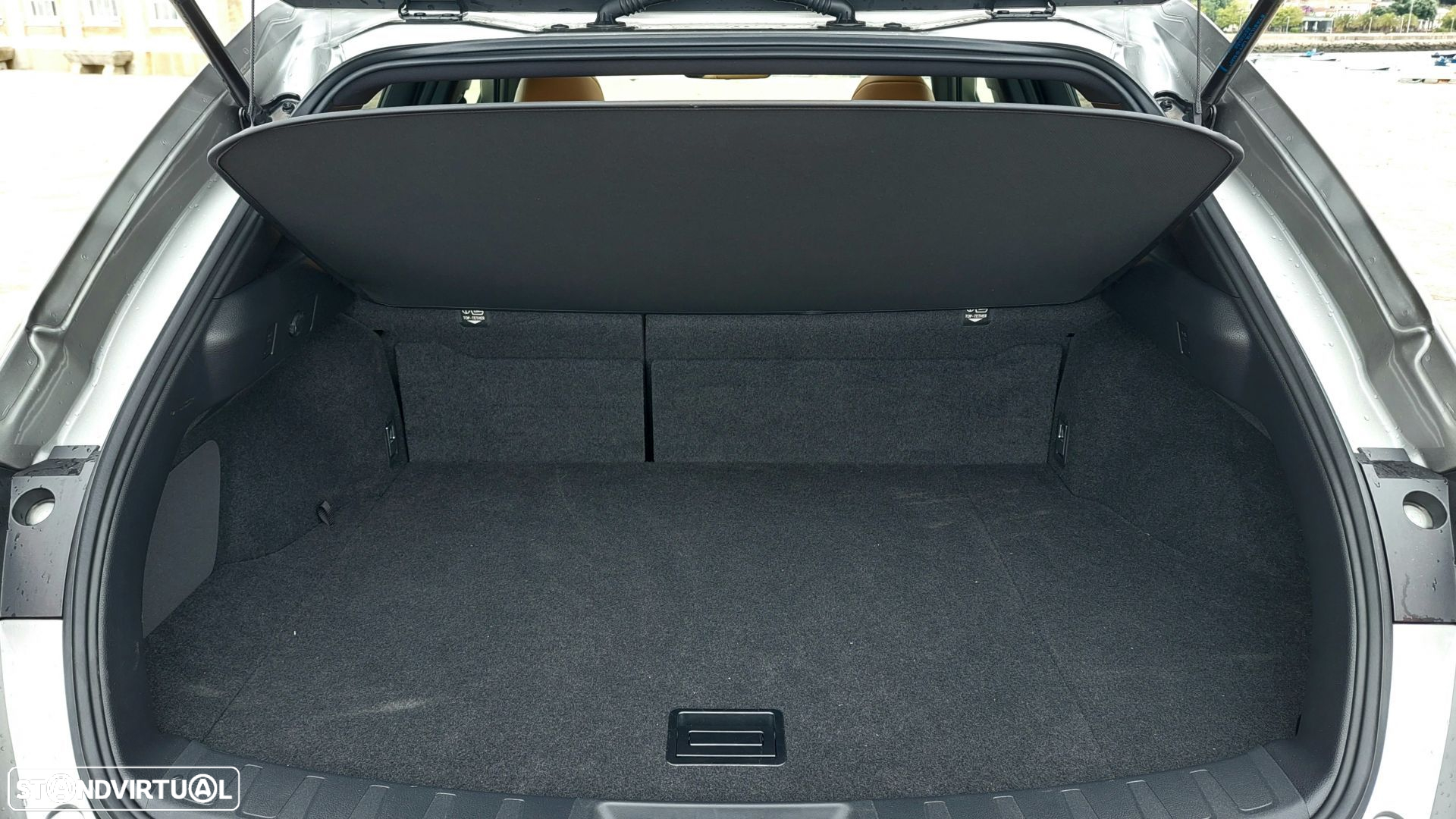 Lexus UX 250h Sport (Ecrã 12.3) - 15