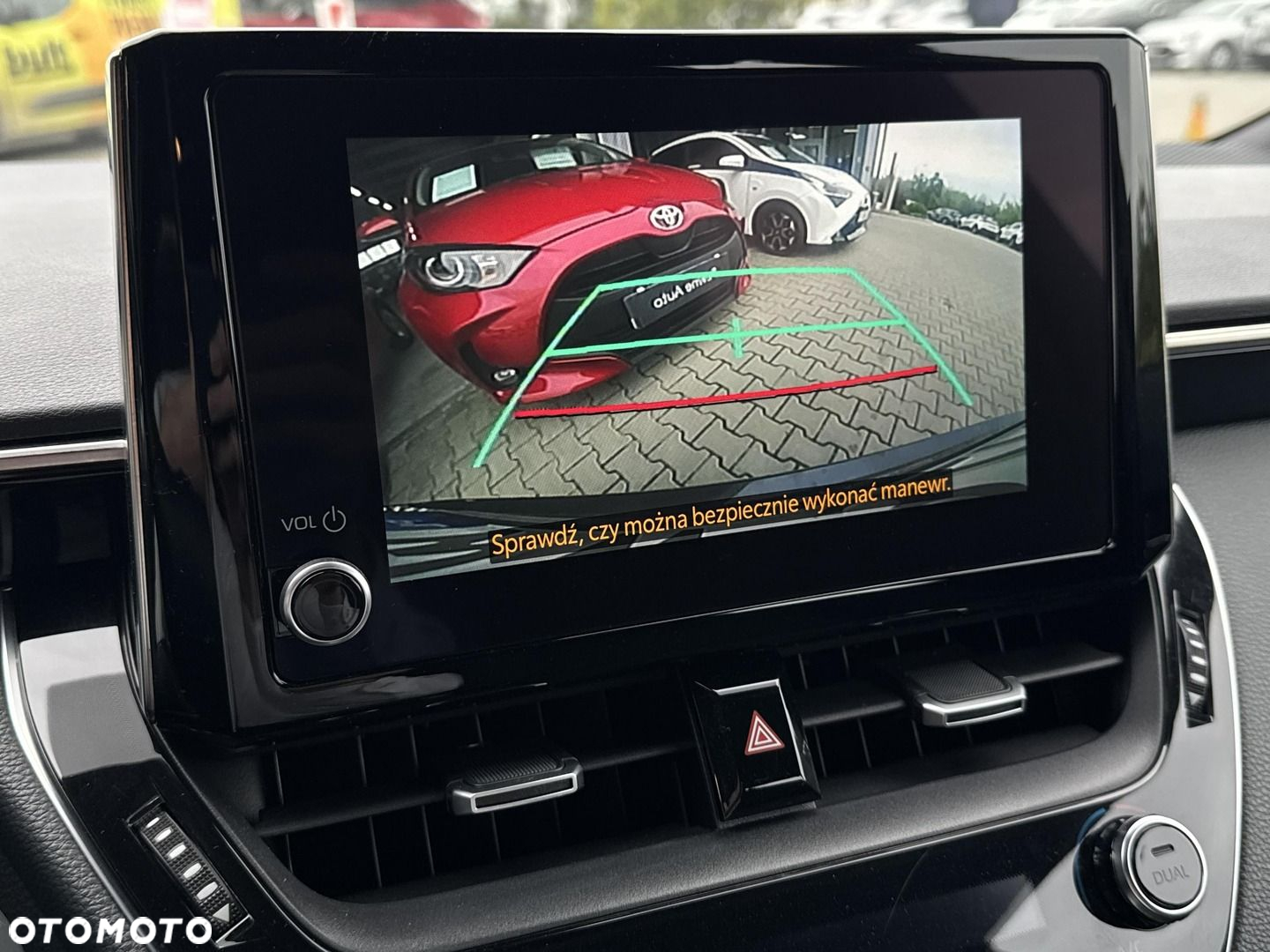 Toyota Corolla 1.8 Hybrid Comfort - 22