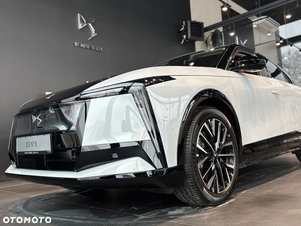 DS Automobiles N°8 - 2