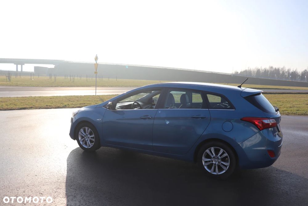 Hyundai i30 blue Kombi 1.6 CRDi Trend - 12