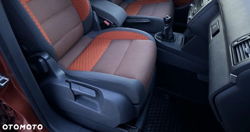 Volkswagen Touran 1.4 TSI Cross - 13