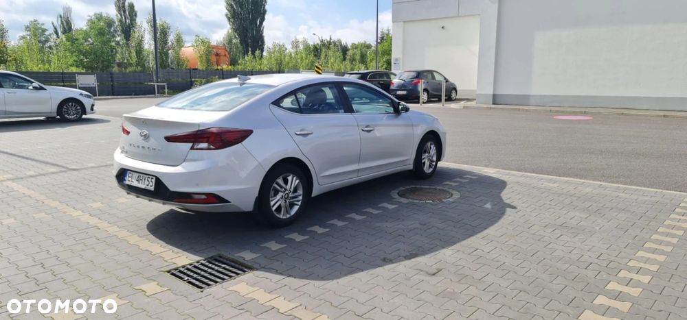 Hyundai Elantra 1.6 Comfort - 6
