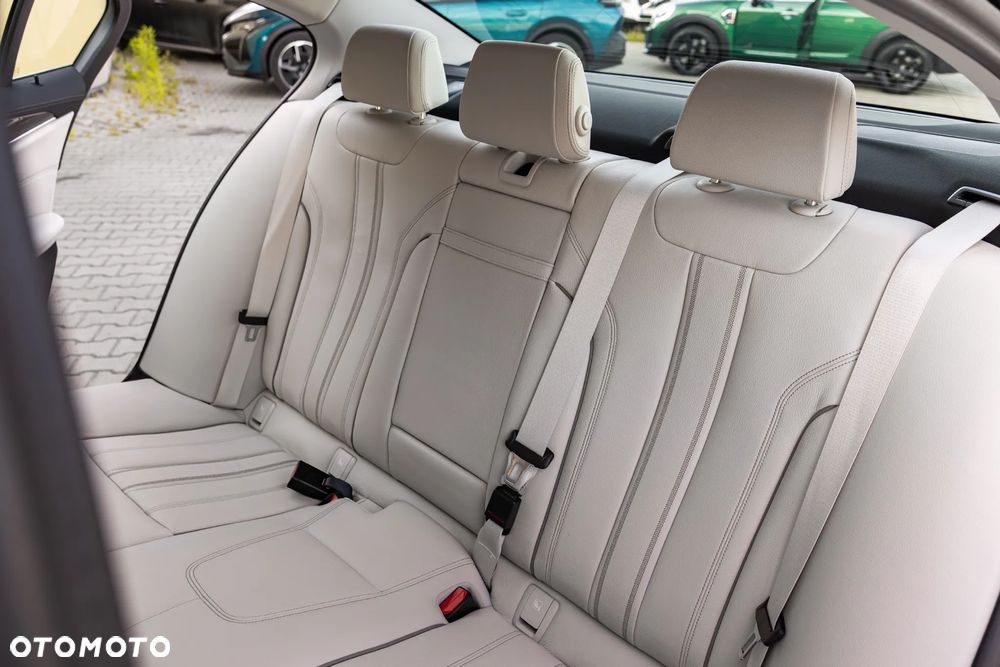 BMW Seria 5 518d mHEV Luxury Line - 31