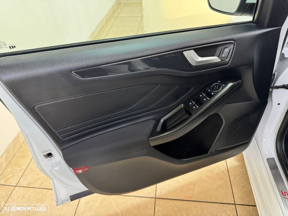 Ford Focus 1.0 EcoBoost ST-Line - 12