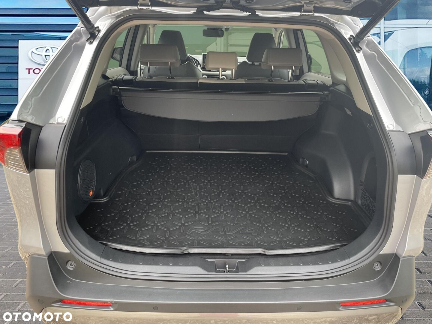 Toyota RAV4 - 11