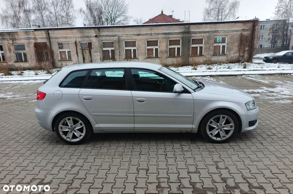 Audi A3 Sportback 1.6 TDI DPF Attraction - 6