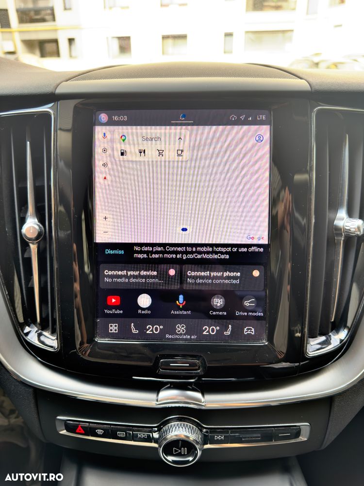 Volvo XC 60 B4 MHEV AT AWD Plus Dark - 16