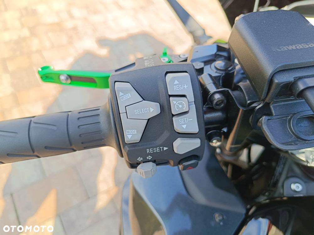 Kawasaki Ninja 1000 SX - 28