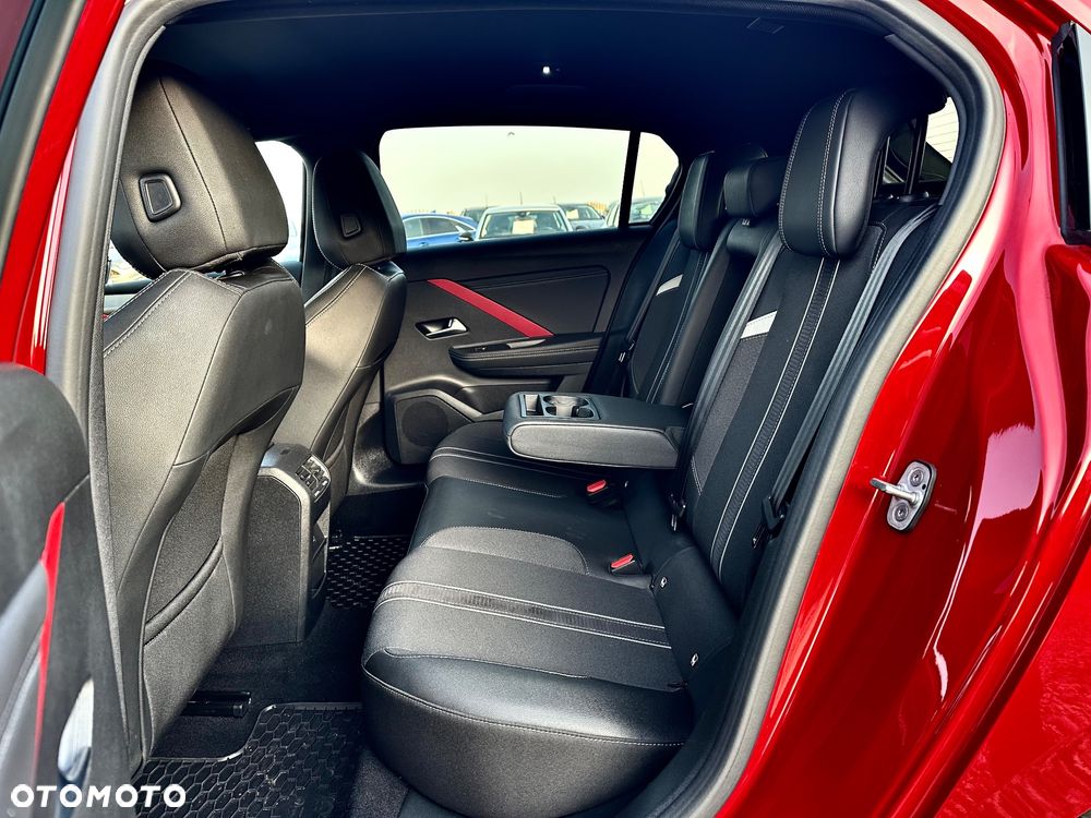 Opel Astra 1.2 Turbo GS - 10