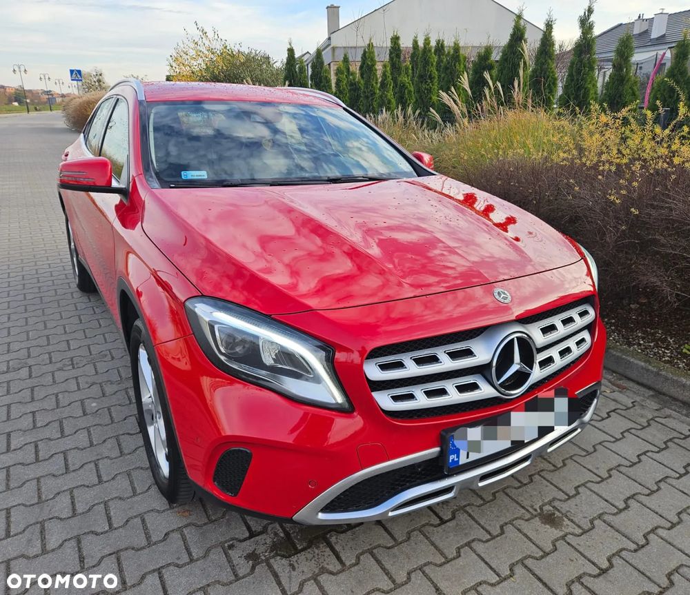 Mercedes-Benz GLA 200 7G-DCT - 4