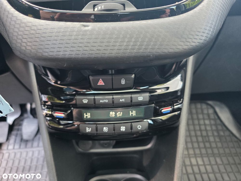 Peugeot 208 1.2 PureTech Allure - 11