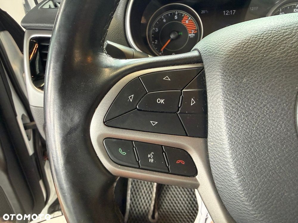 Jeep Cherokee - 29