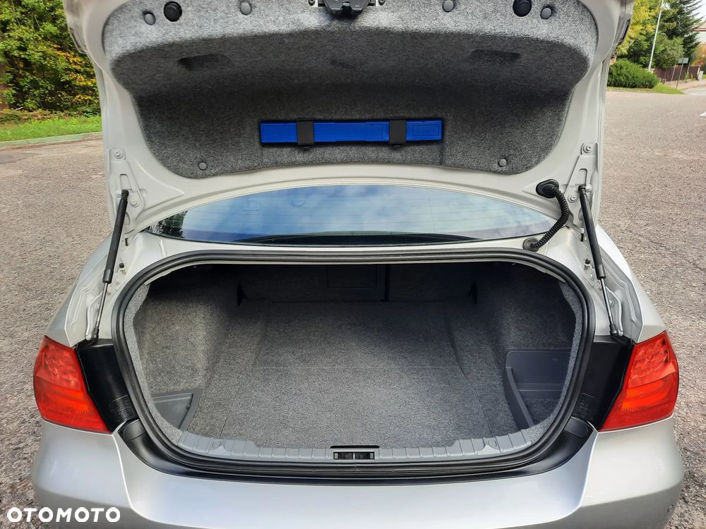 BMW Seria 3 320i Edition Exclusive - 38