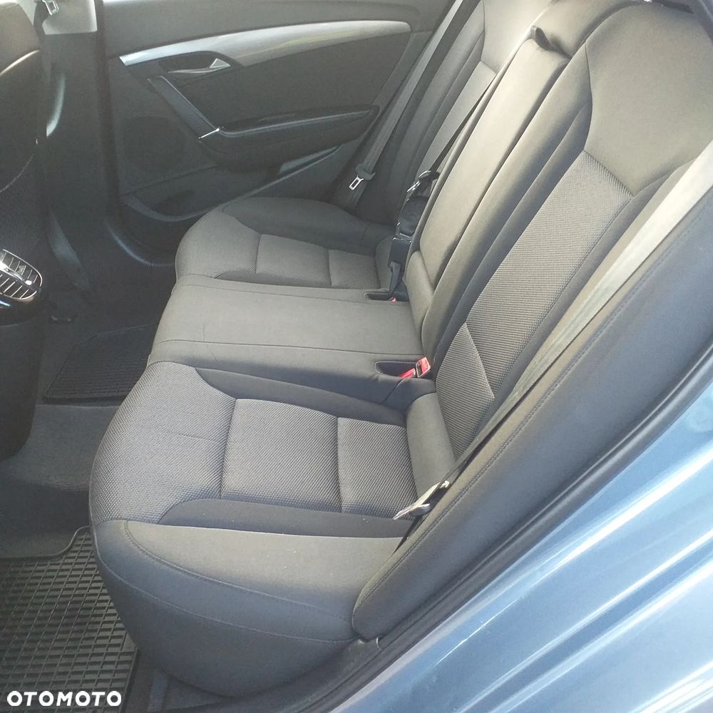 Hyundai i40 Kombi blue 1.6 Trend - 13
