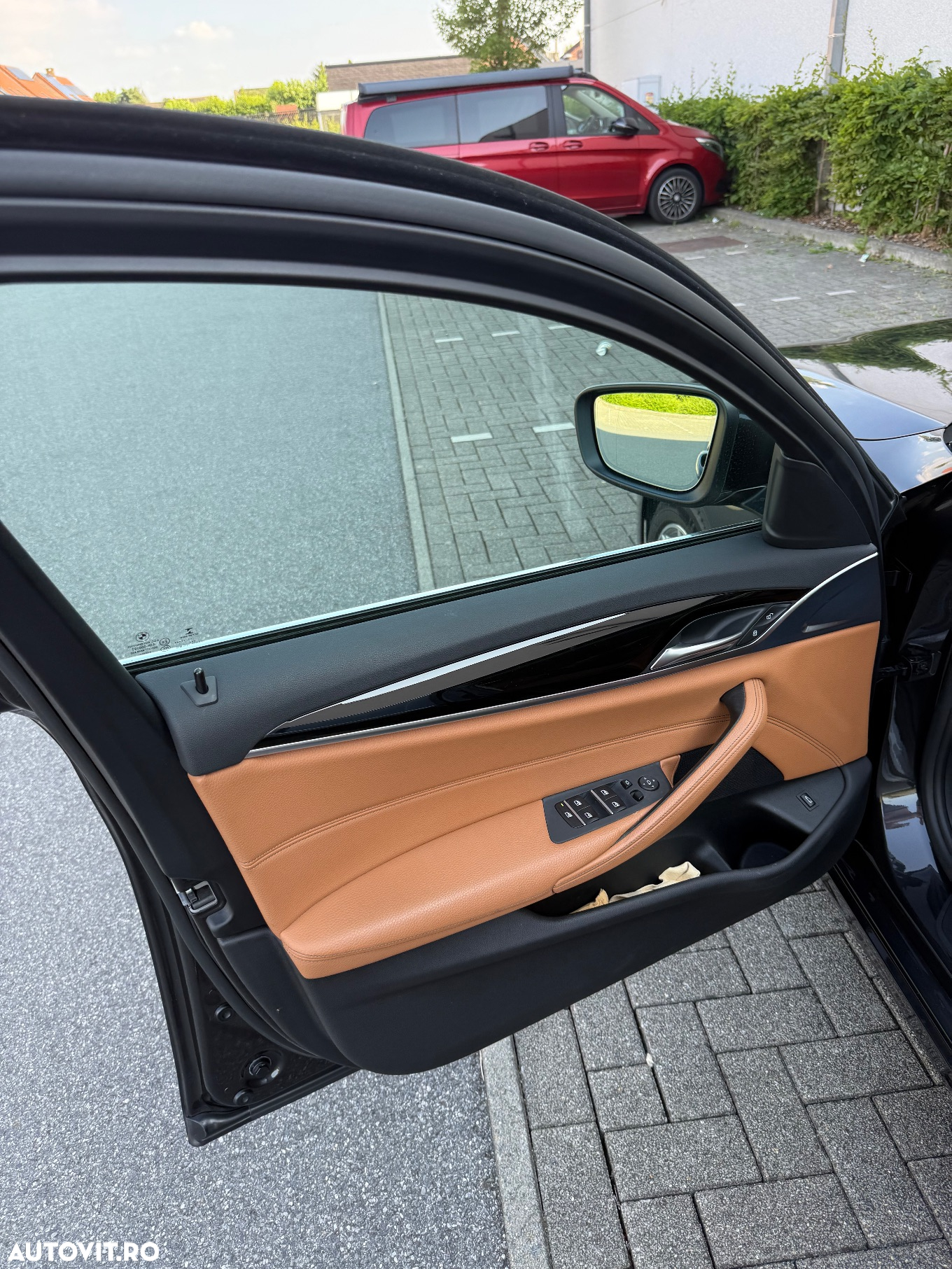 BMW Seria 5 520d Aut. Luxury Line - 7