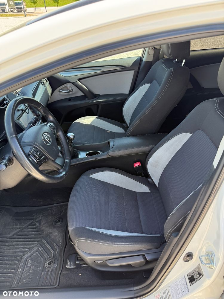 Toyota Avensis 2.0 D-4D Premium - 14